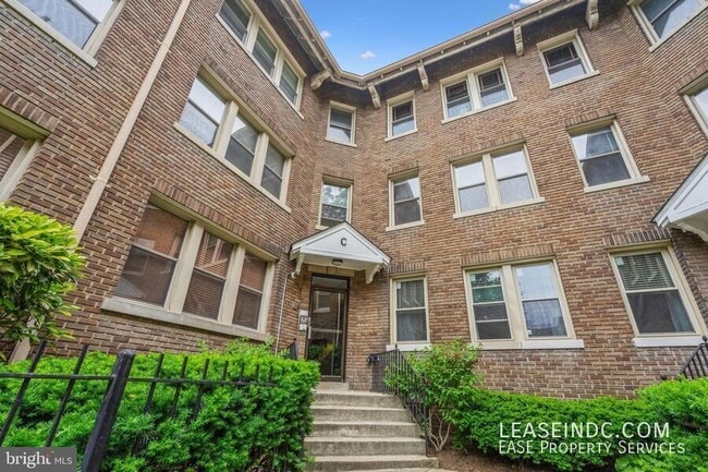 1725 Lanier Pl NW in Washington, DC - Building Photo - Building Photo