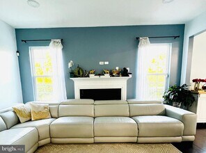 209 Sills Ln in Downingtown, PA - Foto de edificio - Building Photo