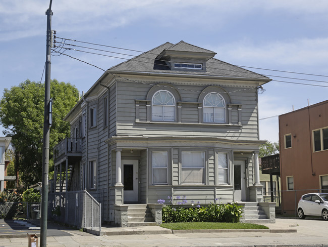 5418 Telegraph Ave in Oakland, CA - Foto de edificio - Building Photo