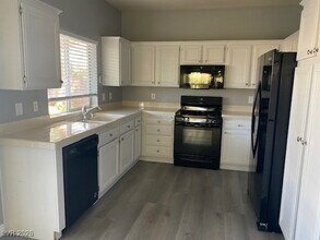 2056 Nightrider Dr in Las Vegas, NV - Building Photo - Building Photo