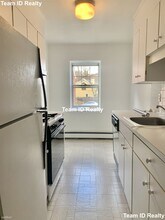 497 Centre St-Unit -Apt 2 in Newton, MA - Building Photo - Building Photo