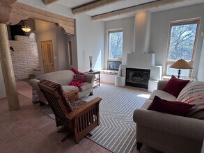 19 Anne Pickard Ct in Tijeras, NM - Foto de edificio - Building Photo