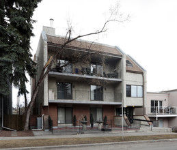 1607 26th Ave SW in Calgary, AB - Building Photo - Building Photo