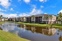 Valencia at Westchase in Tampa, FL - Foto de edificio - Building Photo