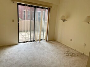 1265 Beacon St, Unit #303 in Brookline, MA - Foto de edificio - Building Photo