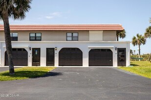 23 N Ocean Palm Villas in Flagler Beach, FL - Building Photo