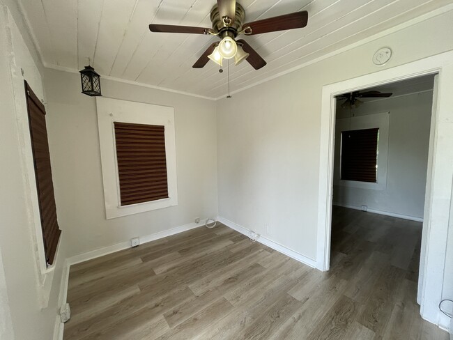 3811 Davis Rd in Palm Springs, FL - Building Photo - Building Photo