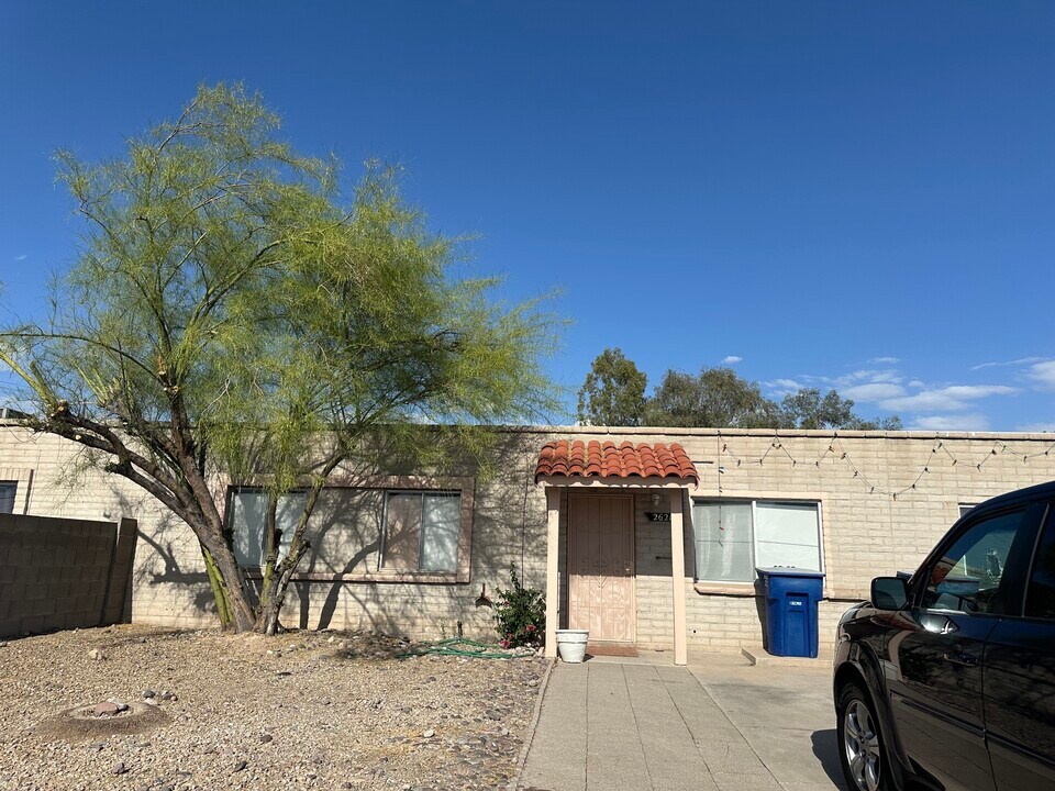 2621 S Calle Yucatan in Tucson, AZ - Building Photo
