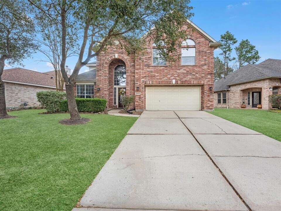 25553 Oakhurst Forest Dr in Porter, TX - Building Photo