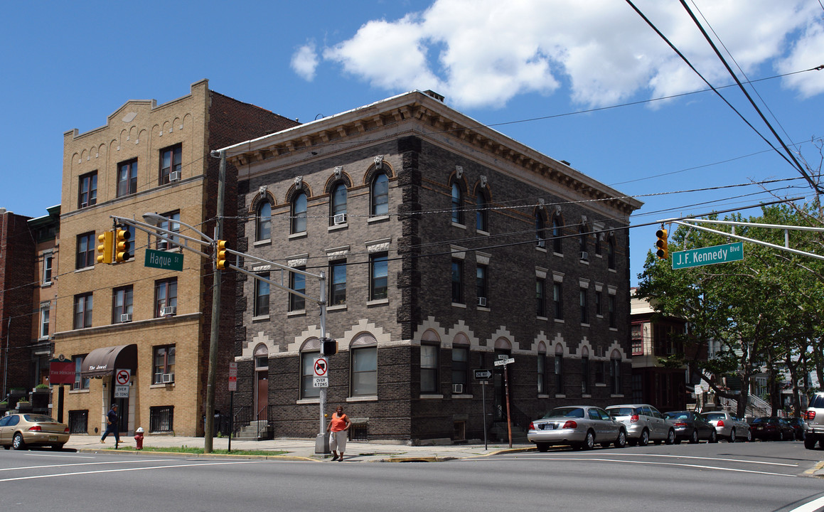 3697 John F Kennedy Blvd in Jersey City, NJ - Building Photo