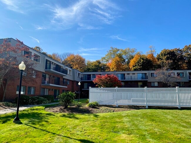 573 Broad St in Weymouth, MA - Building Photo - Building Photo