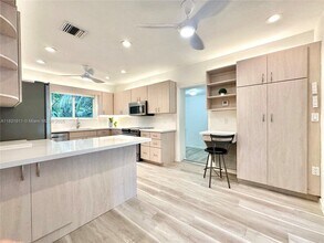 12501 Moss Ranch Rd in Miami, FL - Building Photo - Building Photo