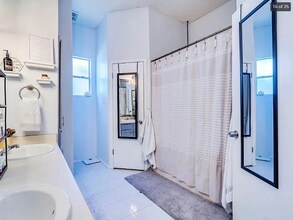 2131 Cervin Blvd in Austin, TX - Foto de edificio - Building Photo