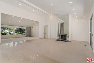 811 N Hillcrest Rd in Beverly Hills, CA - Building Photo - Building Photo