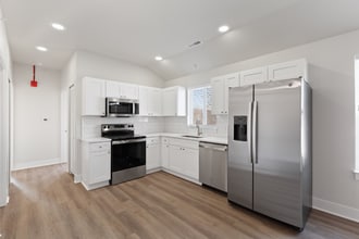 1215 Corporate Dr in Adrian, MI - Building Photo - Building Photo