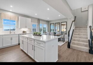 107 Leah Dr in Zelienople, PA - Building Photo - Building Photo