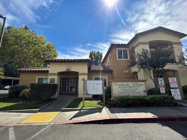 Creekside Village in Red Bluff, CA - Foto de edificio - Building Photo