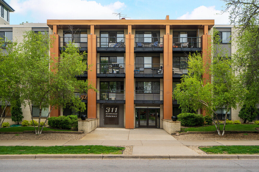 311 Kenwood Apartments | Spacious 1-Bedroo... Photo