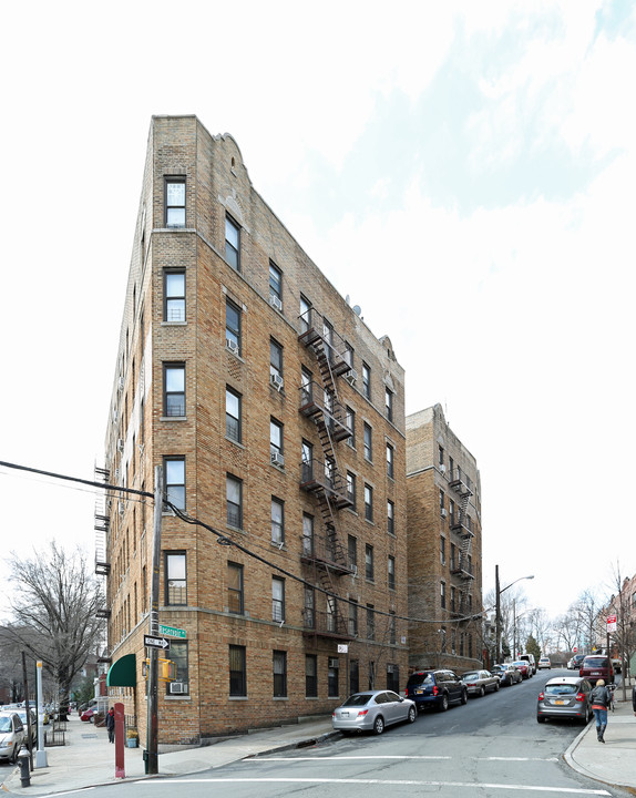 300 Reservoir Pl in Bronx, NY - Building Photo