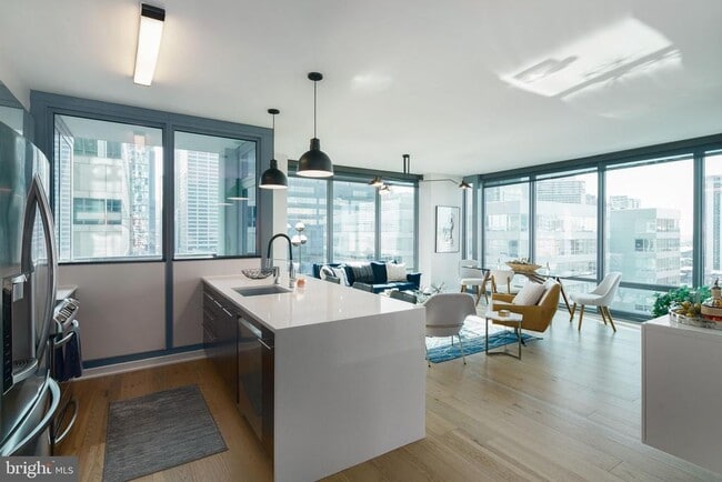 2101 Market St in Philadelphia, PA - Building Photo - Building Photo