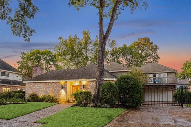 property at 1122 Daria Dr
