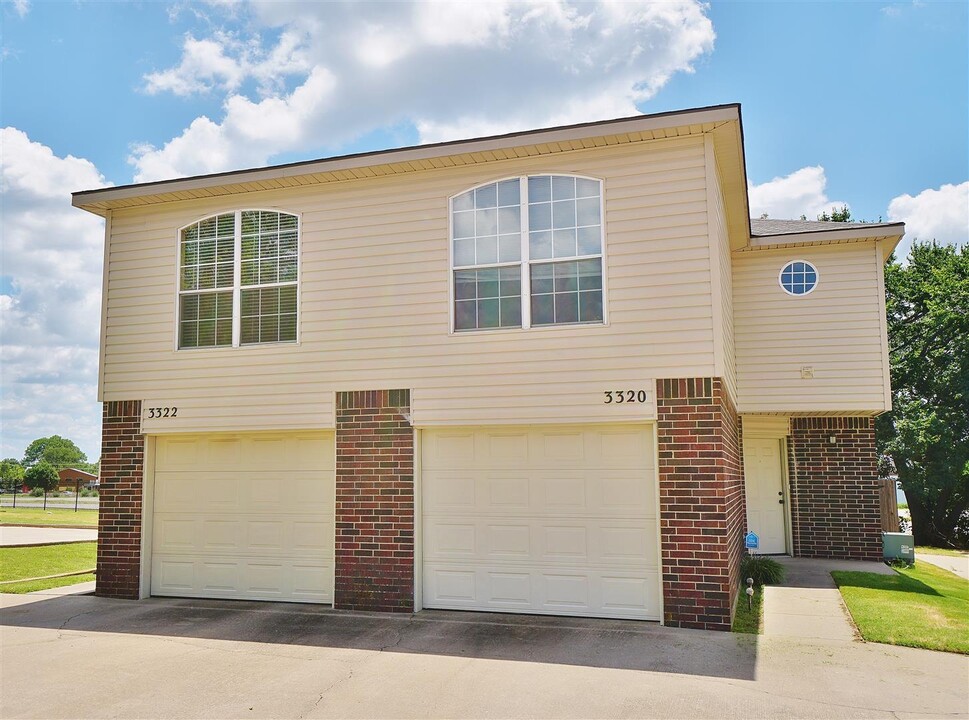 3320-3322 Ridgecrest Cir in Norman, OK - Building Photo