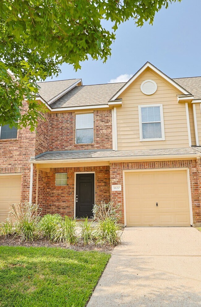property at 1620 Grable Cove Ln