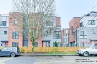 539 S Cloverdale St in Seattle, WA - Building Photo