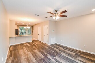 8126 Summer Palm Ct in Jacksonville, FL - Foto de edificio - Building Photo