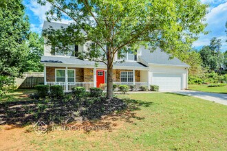 311 Rockingham Dr in Loganville, GA - Foto de edificio - Building Photo
