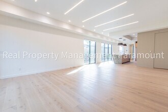 1542 N Hoover St in Los Angeles, CA - Building Photo - Building Photo