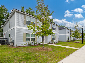 Ryans Pond in Jacksonville, FL - Foto de edificio - Building Photo