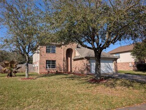 5215 Cinnamon Lake Dr in Baytown, TX - Foto de edificio - Building Photo