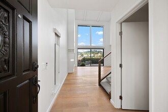 1047 Santa Helena Park Ct in Solana Beach, CA - Building Photo - Building Photo