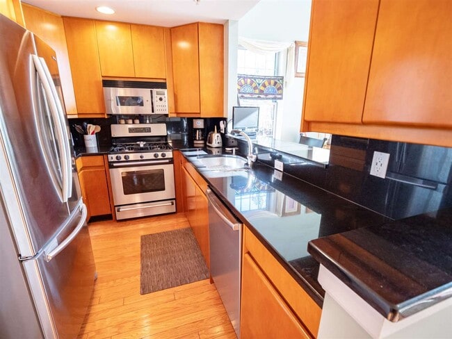 96 Abbie Ct in Guttenberg, NJ - Building Photo - Building Photo