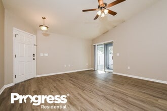 11341 Southwind Lake Dr in Gibsonton, FL - Building Photo - Building Photo