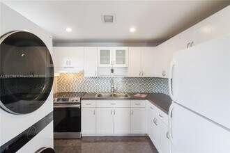 531 NW 62nd Ave in Miami, FL - Building Photo - Building Photo