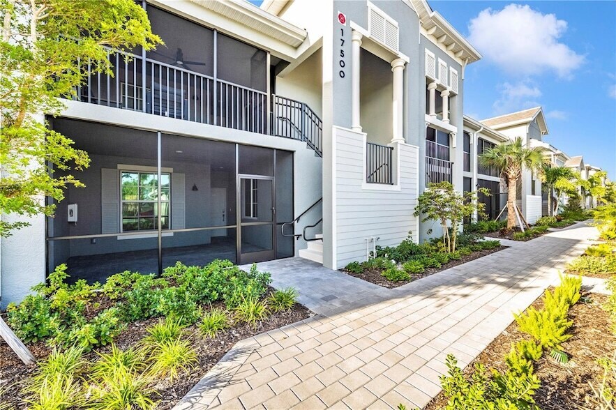 17500 Opal Sand Dr, Unit 207 in Venice, FL - Foto de edificio