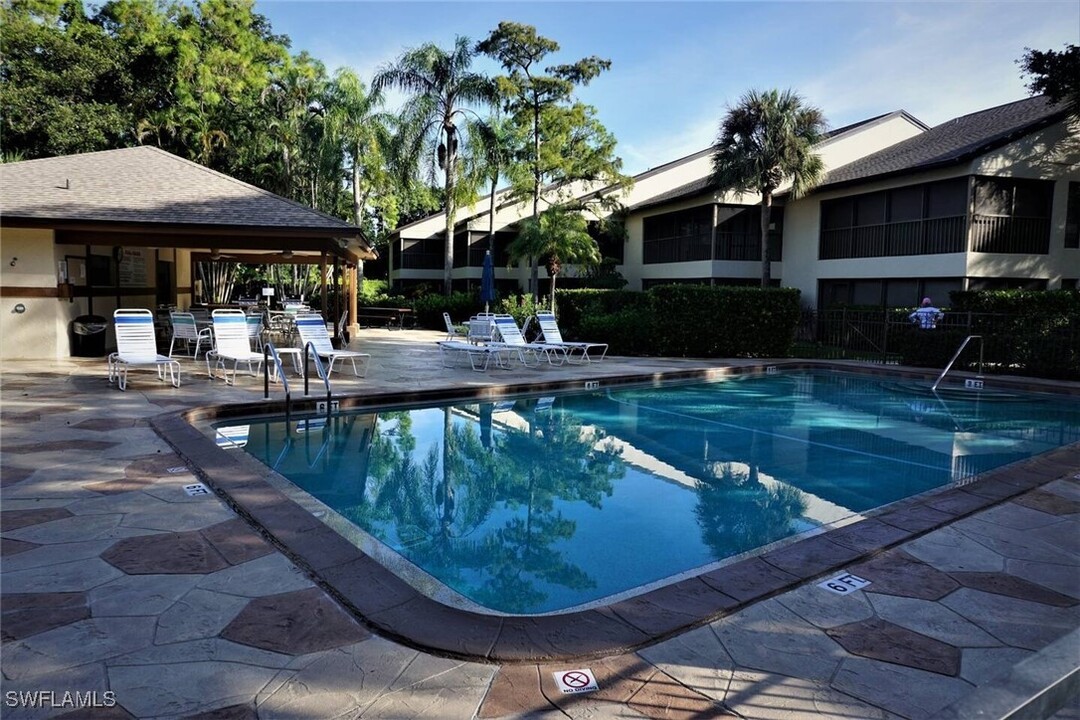 1820 Kings Lake Blvd in Naples, FL - Building Photo