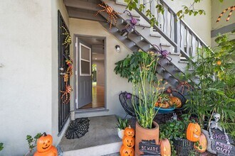 3720 W Chandler Blvd in Burbank, CA - Building Photo - Building Photo