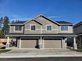 6918 Delaney Ln NE in Lacey, WA - Building Photo