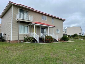 133 SE 48th St in Oak Island, NC - Building Photo