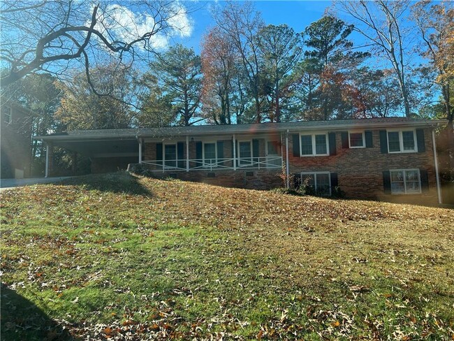 972 Bingham Ln in Stone Mountain, GA - Building Photo - Building Photo