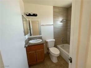 305 N 10th St in Las Vegas, NV - Building Photo - Building Photo