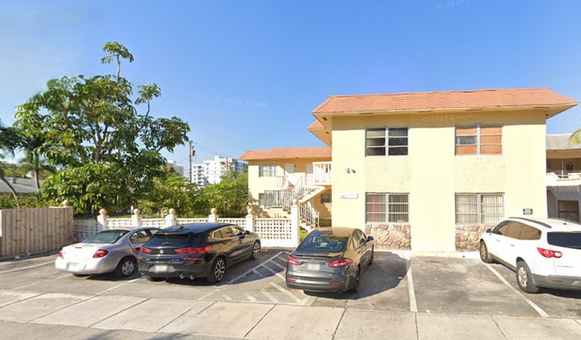623 NE 2nd St