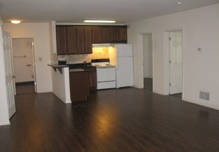 Continental Court Apartments in Newark, DE - Building Photo - Interior Photo