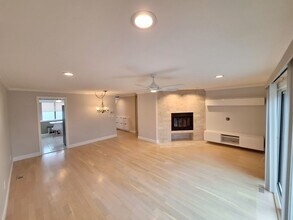 238 Skyview Dr in Cromwell, CT - Building Photo - Building Photo