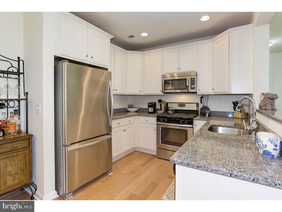 4045 Derby Ct in Cherry Hill Township, NJ - Building Photo