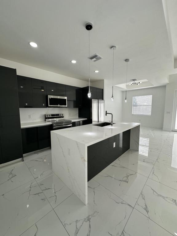 325 Paulcrest Ave in Lehigh Acres, FL - Building Photo - Building Photo