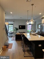 7521 Ridge Ave in Philadelphia, PA - Building Photo